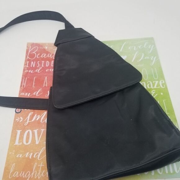 BLACK AMPLIFY SLING PACK - Picture 7 of 7